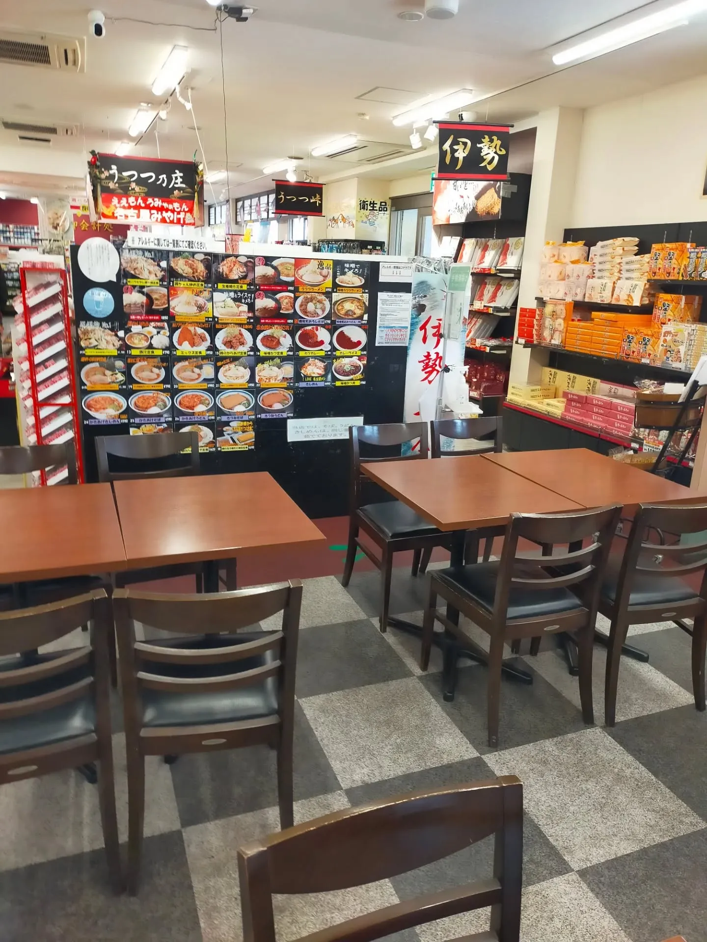 朝は投票からスタート。