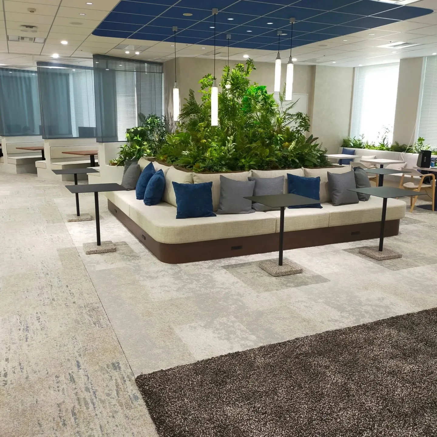 独立する前にお世話になった前職の会社が事務所移転したとのこと...