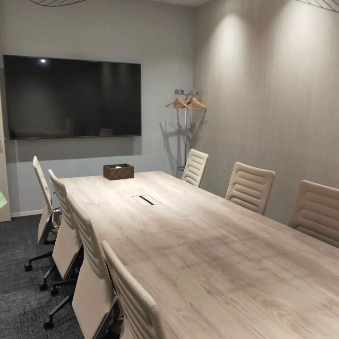 独立する前にお世話になった前職の会社が事務所移転したとのこと...