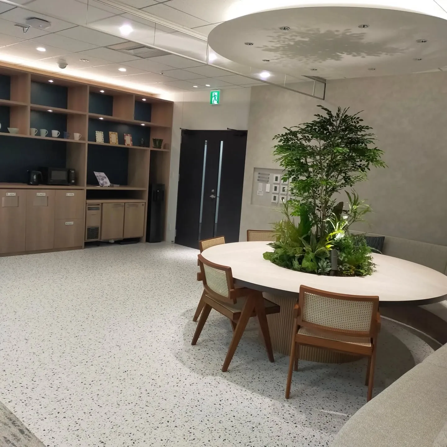 独立する前にお世話になった前職の会社が事務所移転したとのこと...