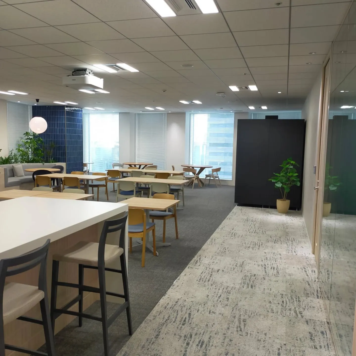 独立する前にお世話になった前職の会社が事務所移転したとのこと...