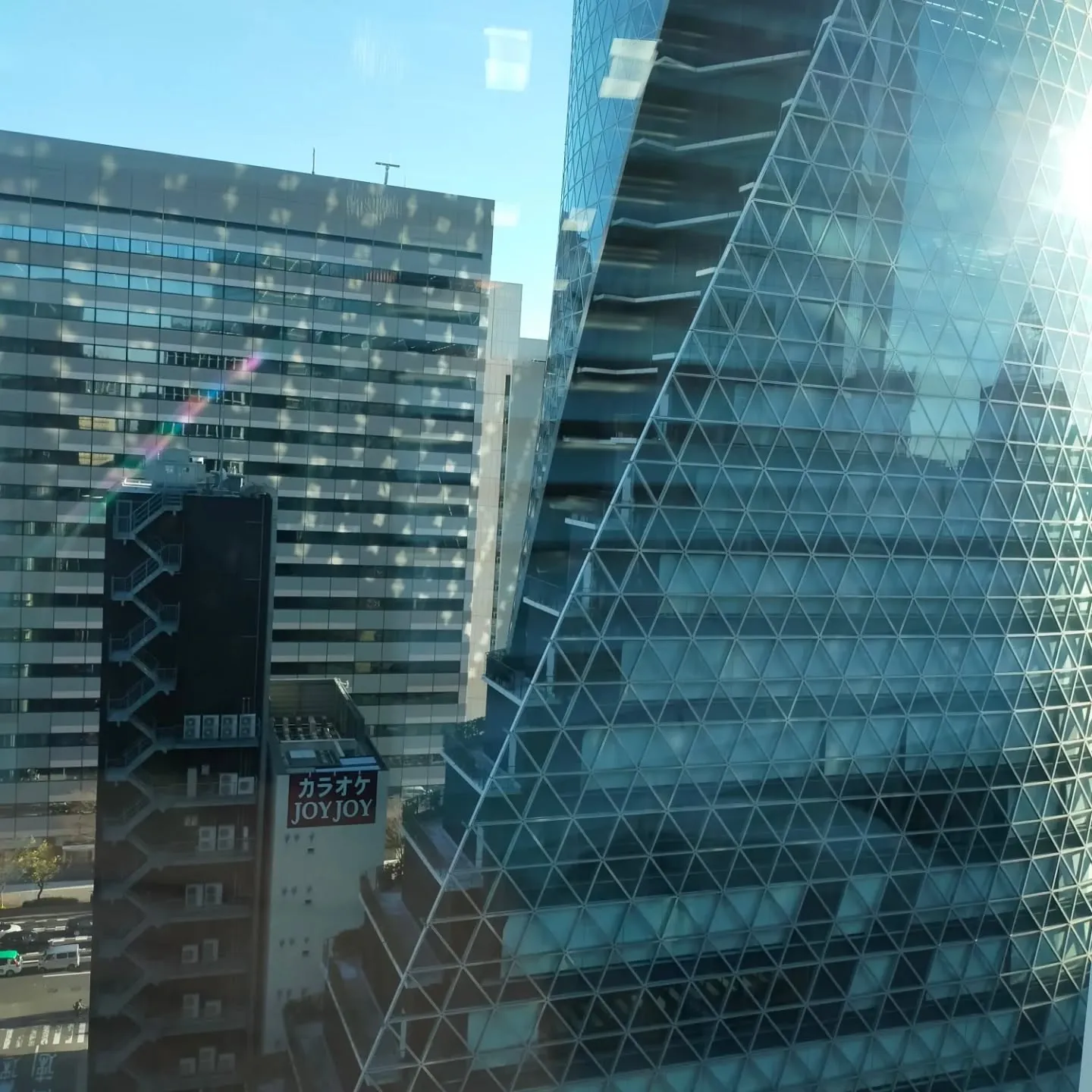 独立する前にお世話になった前職の会社が事務所移転したとのこと...