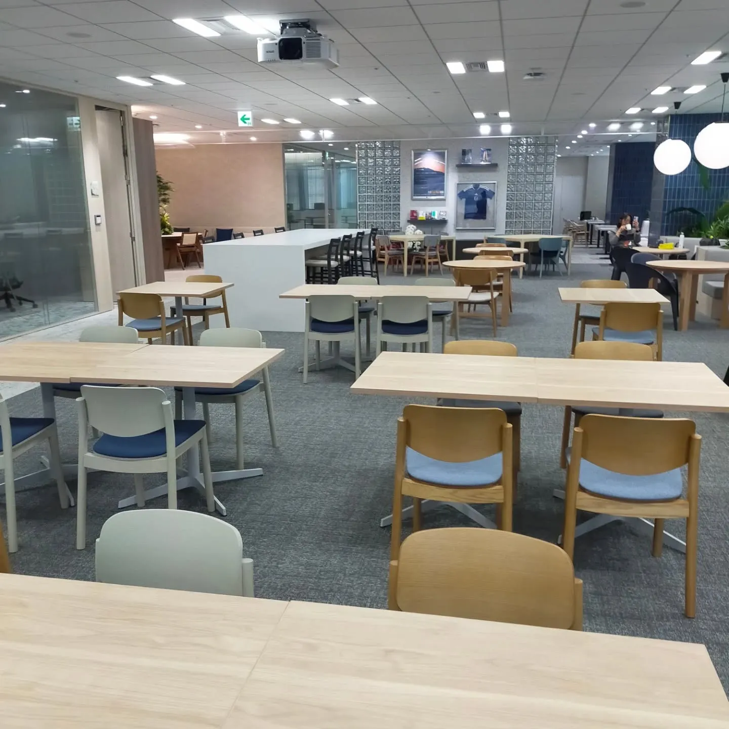 独立する前にお世話になった前職の会社が事務所移転したとのこと...