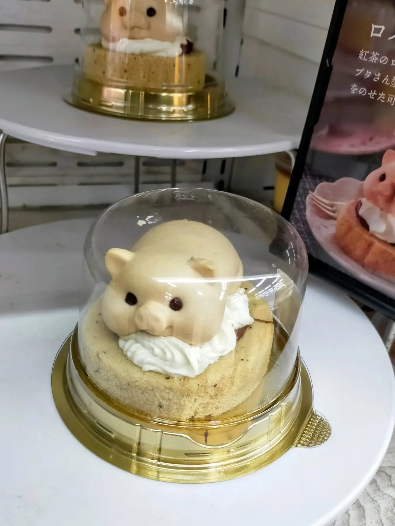 子豚さん形のロイヤルケーキ🐷🍰